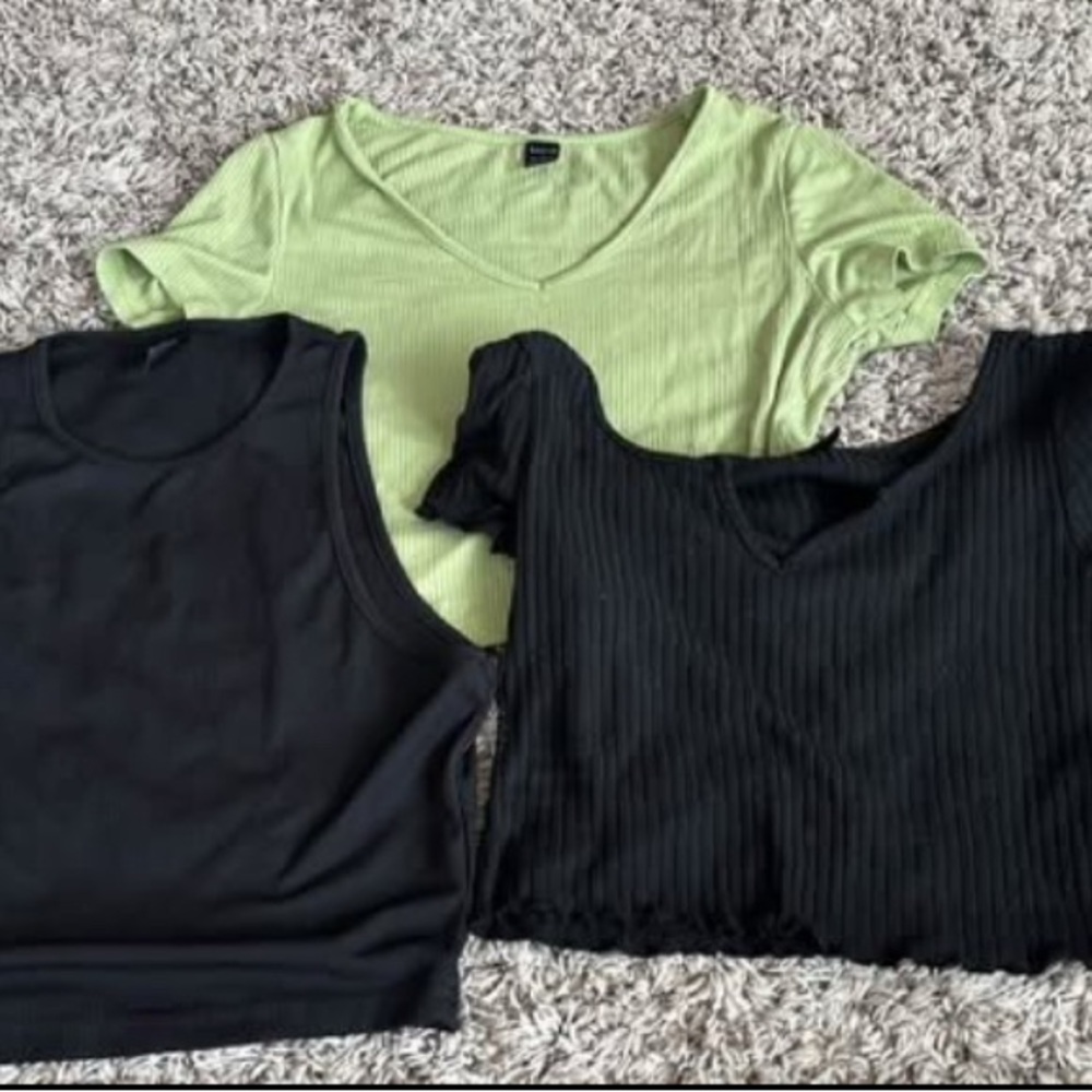SHEIN Green and Black Ribbed Crop Tops Short Sleeve